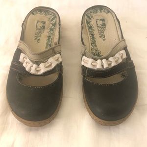 EL NATURALISTA- WEDGES WITH CRIMPED DETAIL